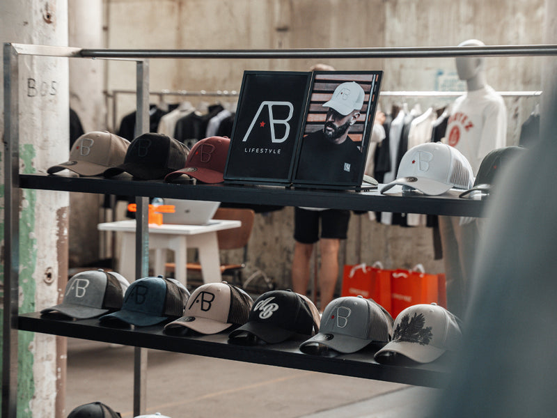 Caps